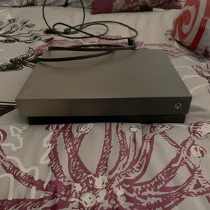 Xbox one X 1TB Metallic (no controller)